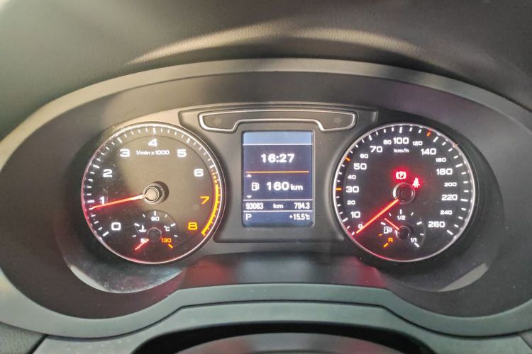 奥迪Q3 2015款 35 TFSI quattro 技术型中控内饰14