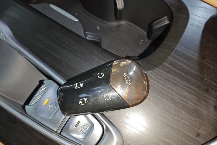 岚图汽车 岚图梦想家 2024款 PHEV 超长续航尊贵版中控内饰7001