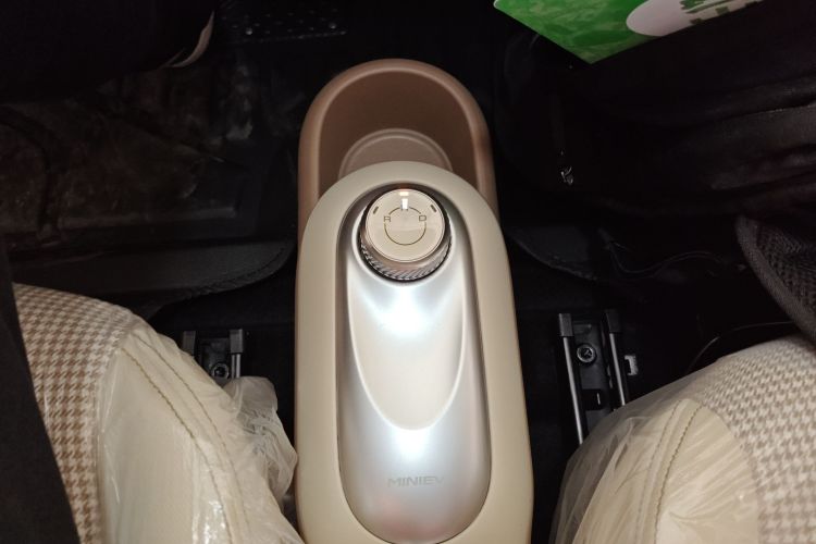 五菱汽车 宏光MINIEV 2025款 四门版 进阶款中控内饰18