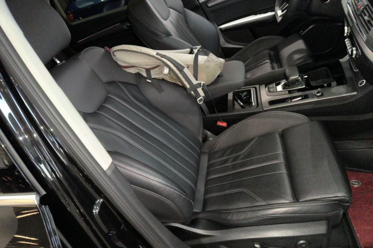 奥迪Q5L 2022款 40T 豪华动感型局部细节41