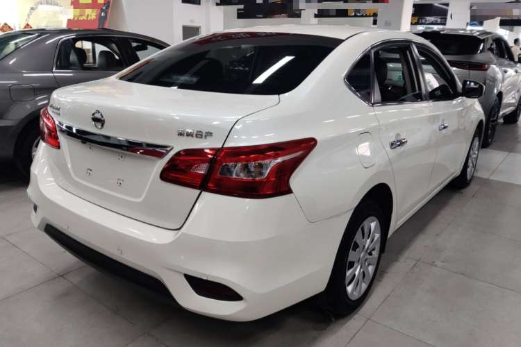 日产 轩逸 2021款 经典 1.6XL CVT豪华版车身外观7