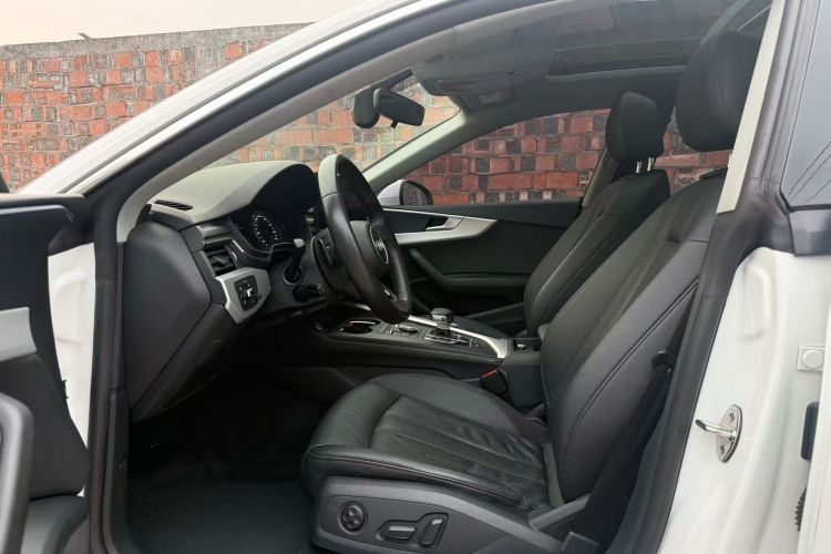 奥迪A5 2017款 Sportback 40 TFSI 时尚型中控内饰19