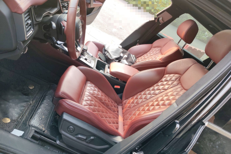 奥迪Q5L 2022款 40T 豪华动感型中控内饰19