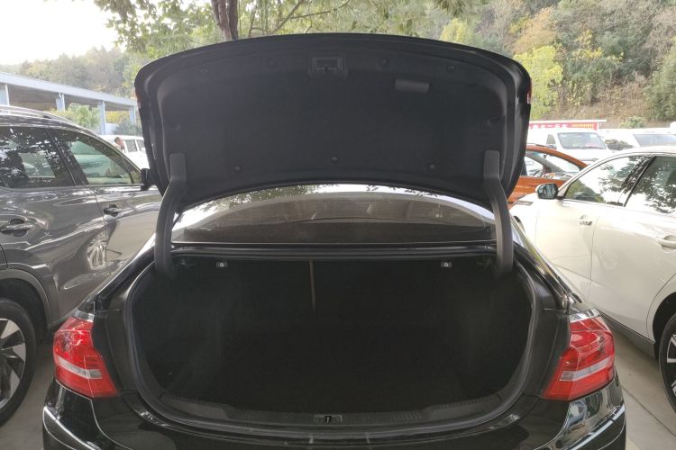 别克 君越 2018款 20T 豪华型机舱底盘23