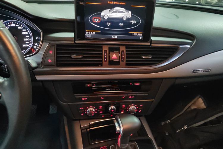 奥迪A7 2014款 35 FSI quattro 技术型中控内饰16