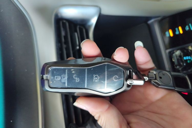 比亚迪 宋PLUS新能源 2023款 冠军版 DM-i 110KM 旗舰型中控内饰7001