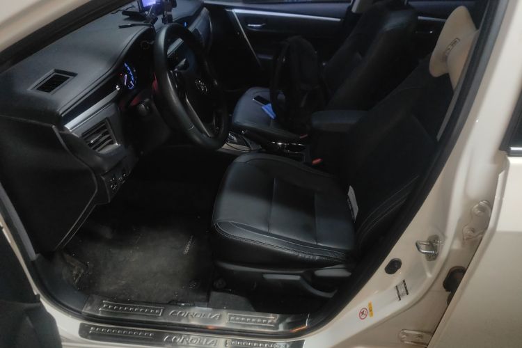 丰田 卡罗拉 2016款 1.6L CVT GL-i炫酷版中控内饰19