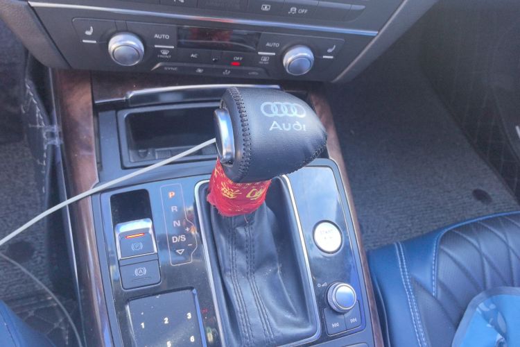 奥迪A6L 2012款 30 FSI 舒适型中控内饰18