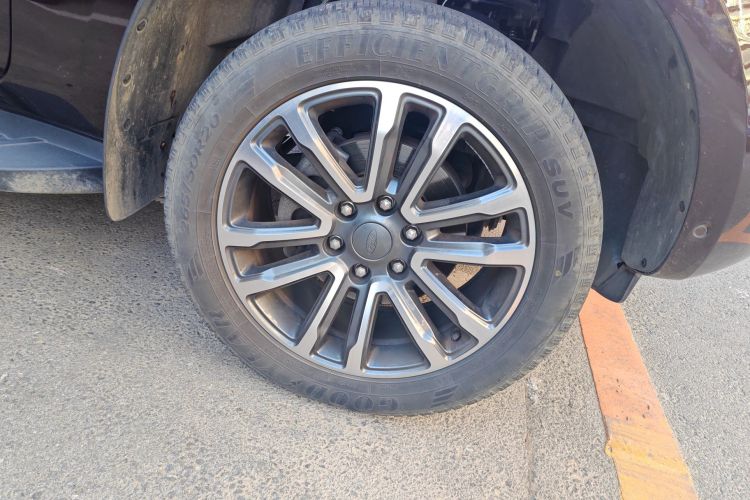 福特 撼路者 2020款 2.3T 汽油自动四驱旗舰版 7座车身外观10