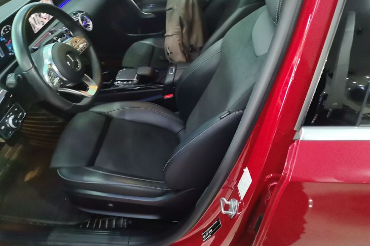 奔驰A级 2021款 A 200 L 运动轿车时尚型局部细节19