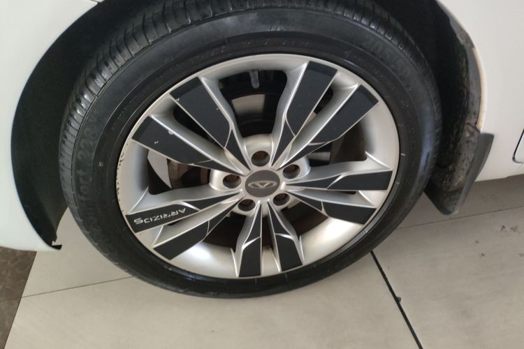 奇瑞 艾瑞泽5 2016款 1.5L 手动领锐版车身外观6007