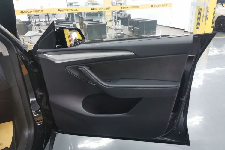 特斯拉 Model Y 2023款 高性能全轮驱动版中控内饰42