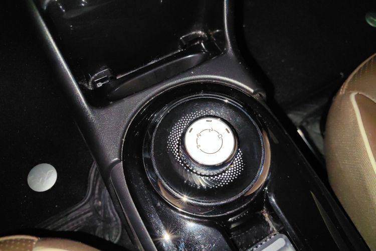 五菱汽车 五菱缤果 2023款 333km 灵犀互联款中控内饰18