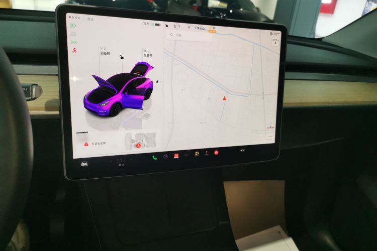 特斯拉 Model Y 2022款 改款 长续航全轮驱动版中控内饰16