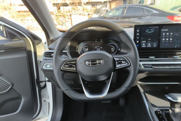 吉利汽车 帝豪 2023款 第4代冠军版 1.5L CVT尊贵型中控内饰13