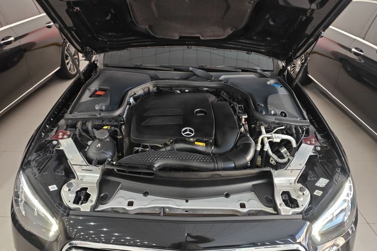 奔驰E级 2021款 改款 E 260 L 4MATIC机舱底盘24