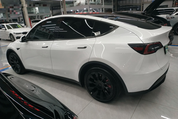特斯拉 Model Y 2022款 改款 后轮驱动版车身外观4
