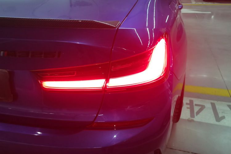 宝马3系 2020款 325i M运动套装车身外观9