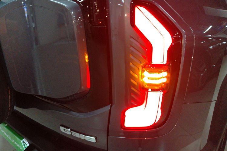 深蓝汽车 深蓝G318 2024款 两驱空悬版车身外观9