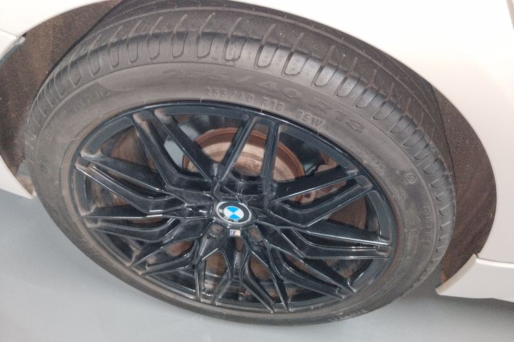 宝马3系 2017款 320Li M运动型车身外观6008