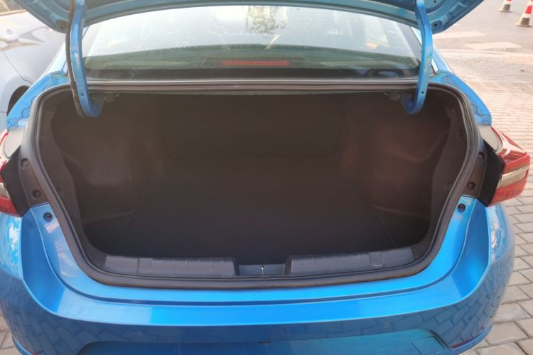 奇瑞 艾瑞泽GX 2018款 1.5T CVT劲色版 国V机舱底盘23