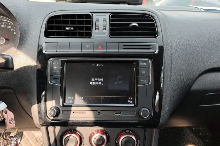 大众 Polo 2014款 1.4L 手动风尚版中控内饰16