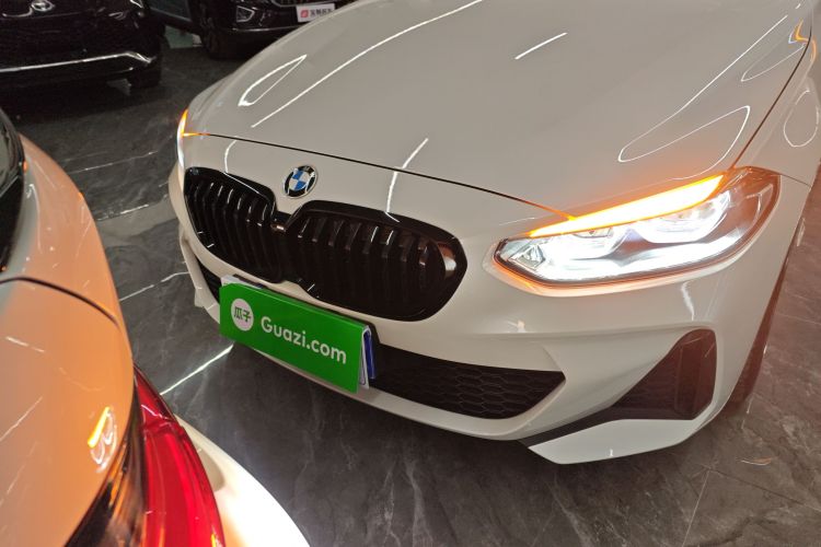 宝马1系 2023款 120i M运动曜夜版车身外观2