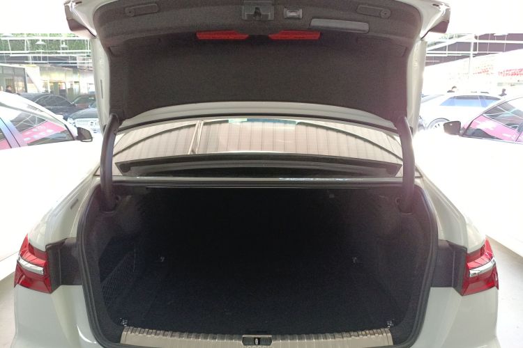 奥迪A6L 2019款 45 TFSI 臻选致雅型机舱底盘23