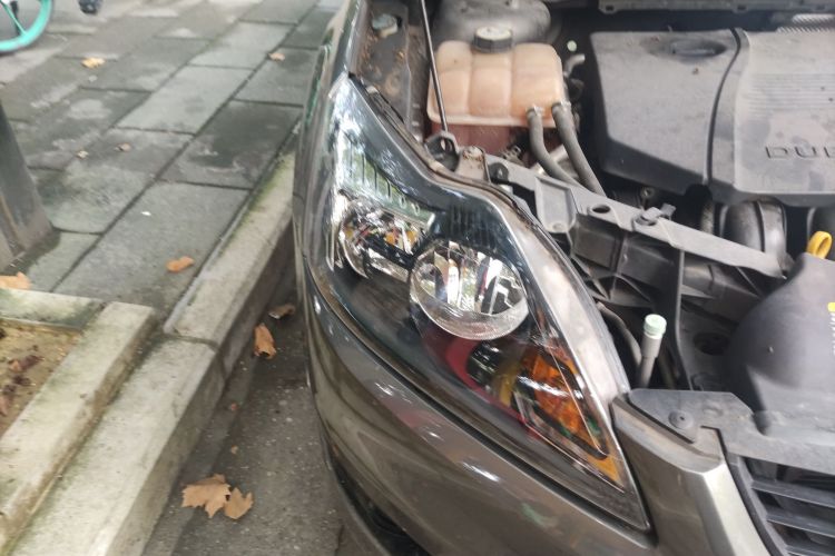 福特 福克斯 2013款 两厢经典 1.8L 自动时尚型车身外观6001