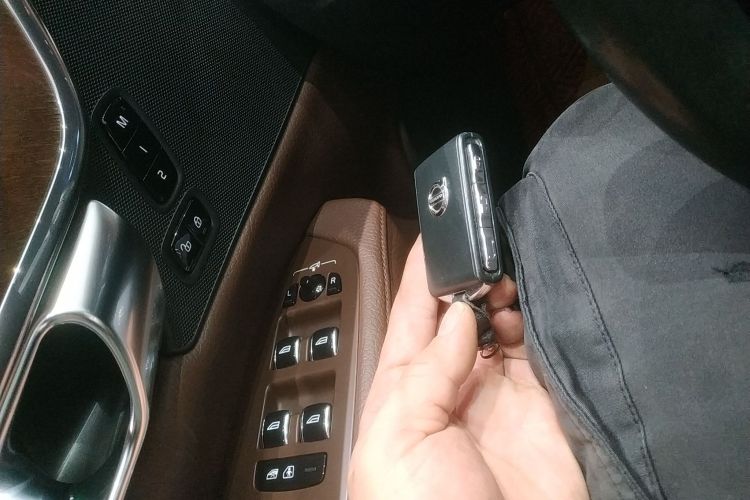 沃尔沃S90 2022款 B5 智逸豪华版中控内饰7001