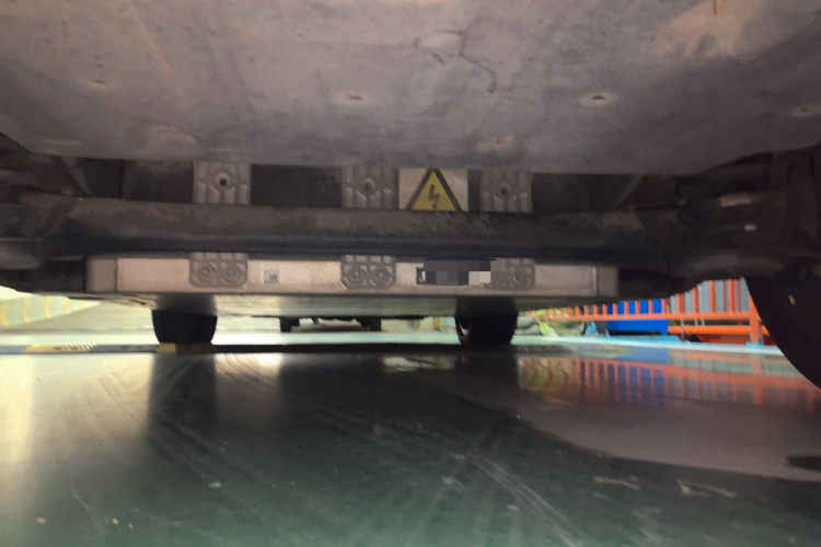 吉利几何C 2020款 甄选续航版 550KM C++局部细节9009