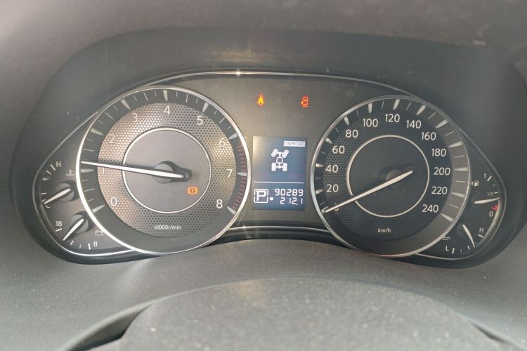 日产 途乐 2018款 4.0L 领英型中控内饰14