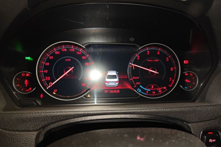 宝马3系 2019款 320i M运动曜夜版中控内饰14