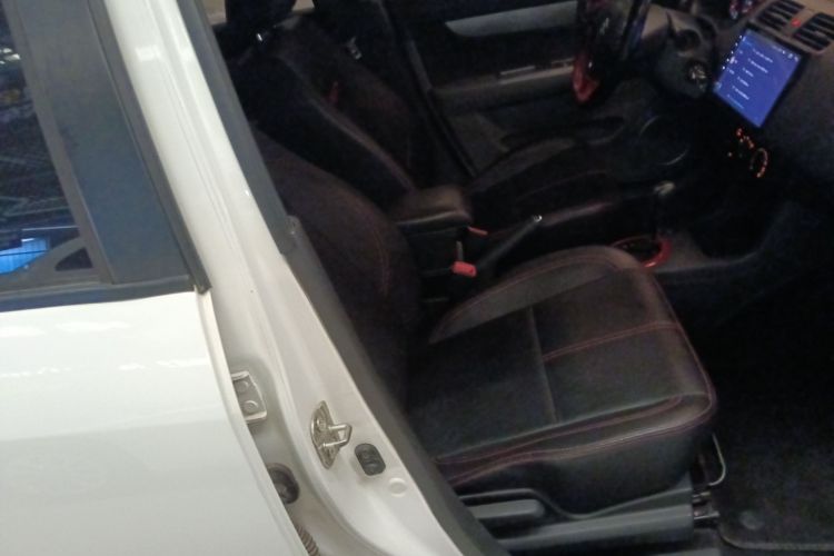 铃木 雨燕 2016款 1.5L 自动时尚型酷玩版局部细节41