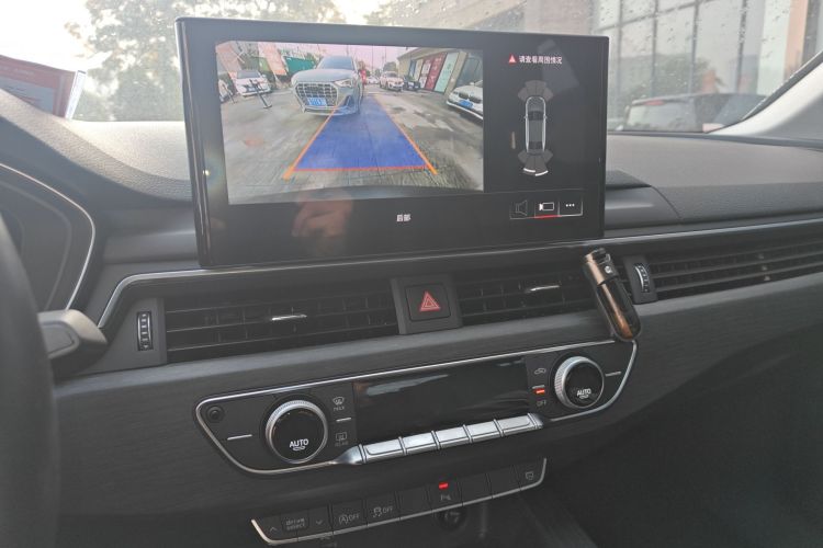 奥迪A4L 2022款 40 TFSI 时尚致雅型中控内饰16