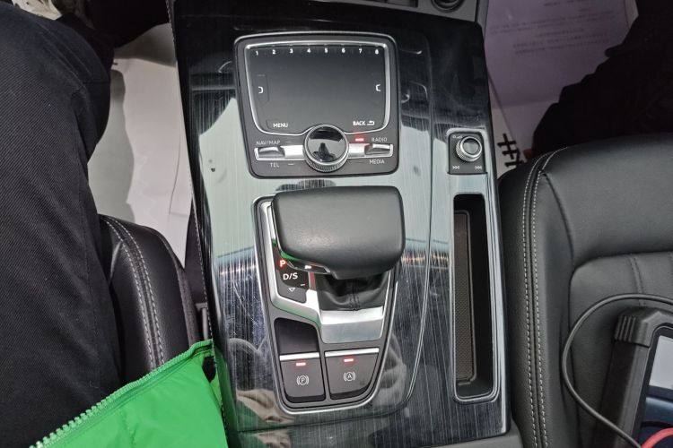 奥迪Q5L 2020款 改款 40 TFSI 荣享时尚型中控内饰18