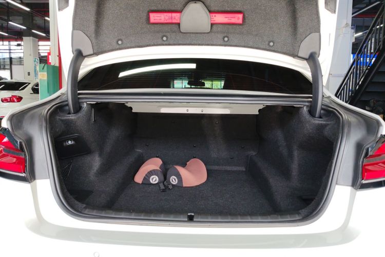 宝马5系 2018款 528Li 上市特别版机舱底盘23