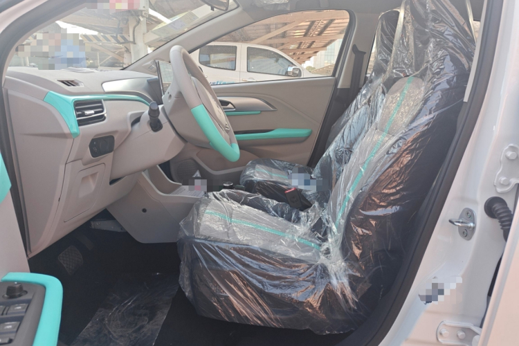 江铃集团新能源 易至EV3 2025款 Plus 330KM豪华型中控内饰19