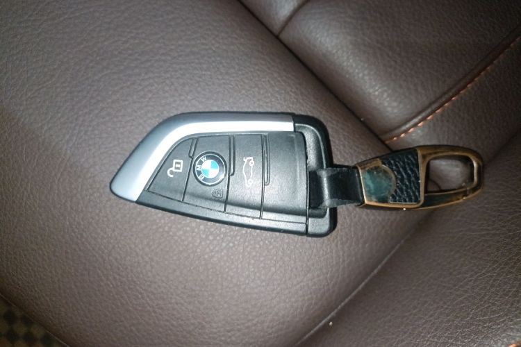 宝马X2 2022款 sDrive25i 曜夜版中控内饰11