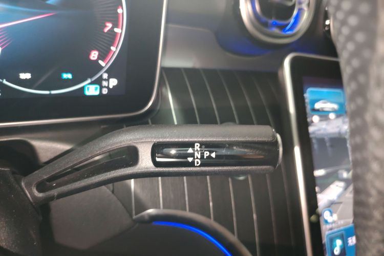 奔驰CLE 2024款 CLE 300 4MATIC 动感型轿跑车局部细节18