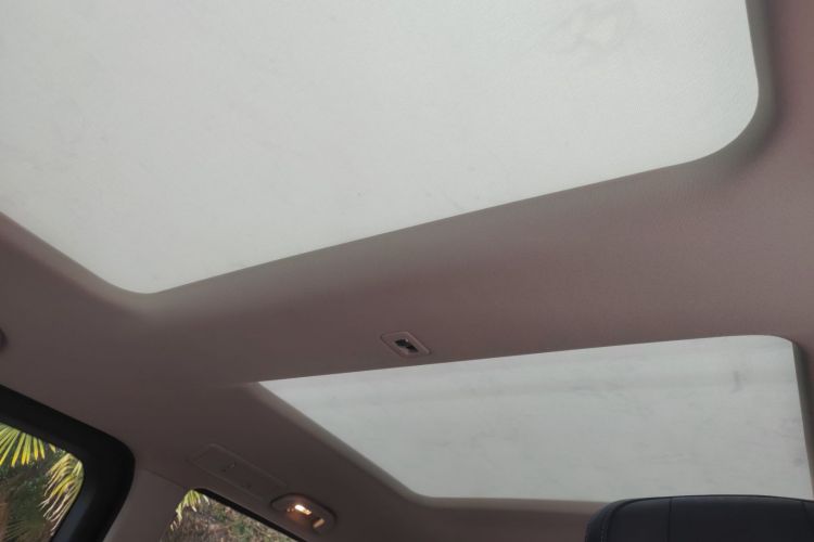 奔驰V级 2017款 V 260 领航版中控内饰22