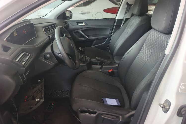 标致308 2018款 1.6L 手动时尚版中控内饰19