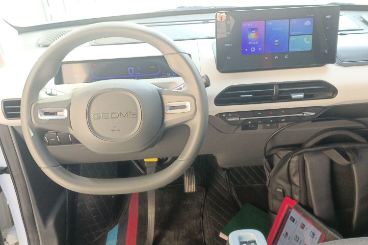 吉利银河 2024款 熊猫mini 200km 耐力熊中控内饰16