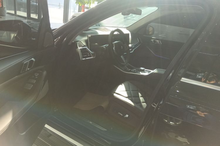 宝马X5 2023款 xDrive 30Li 尊享型M运动套装中控内饰20