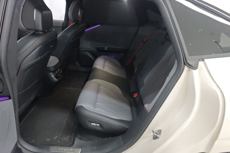 极氪007GT 2025款 后驱智驾版 75kWh中控内饰7004