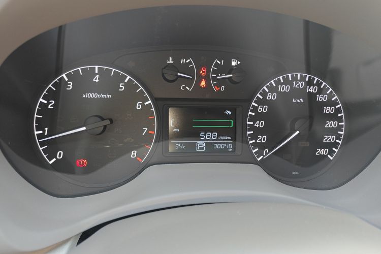 日产 轩逸 2012款 1.8XE CVT舒适版中控内饰15