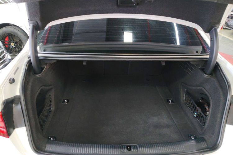 奥迪A4L 2017款 45 TFSI quattro 风尚型机舱底盘23