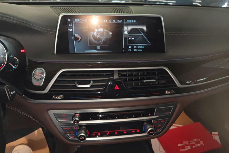 宝马7系 2016款 730Li 领先型中控内饰16