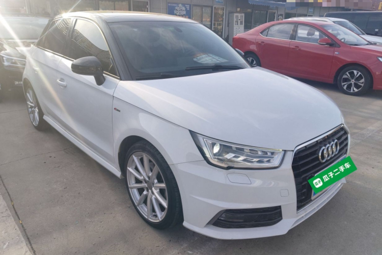 奥迪A1 2016款 30 TFSI Sportback S Line运动版车身外观3