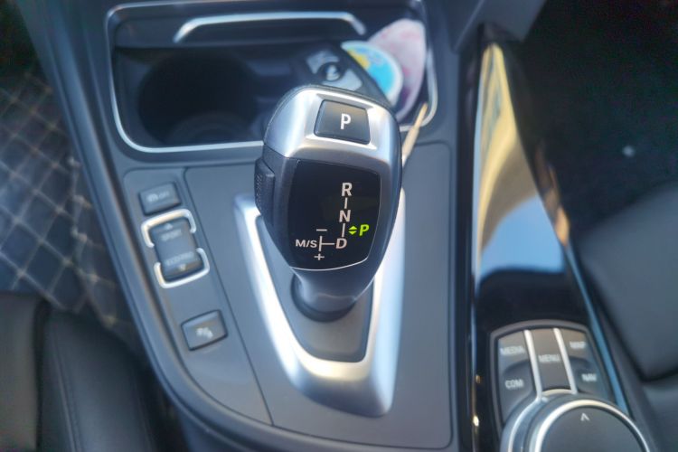 宝马3系 2018款 320Li 时尚型中控内饰18